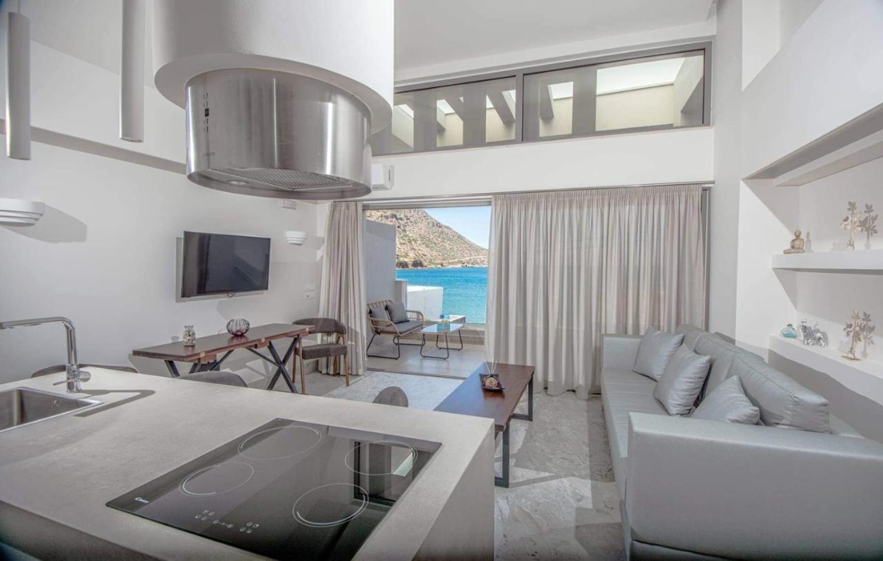 Nama Sea Side Suites Plaka  Экстерьер фото